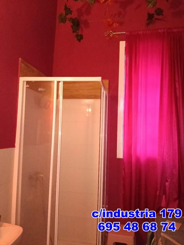 695486874: Chica busca chico en Barcelona