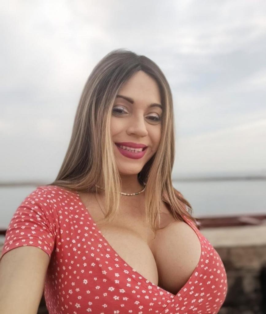 623732857: Chica busca chico en Pontevedra